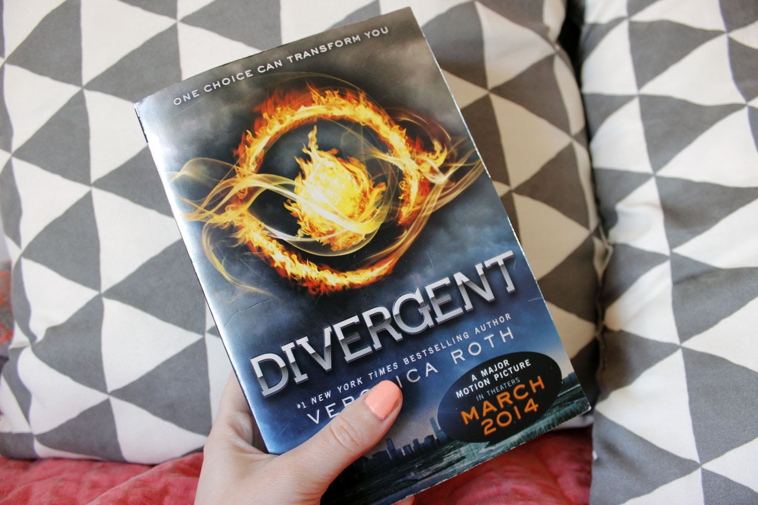 divergent book review current read