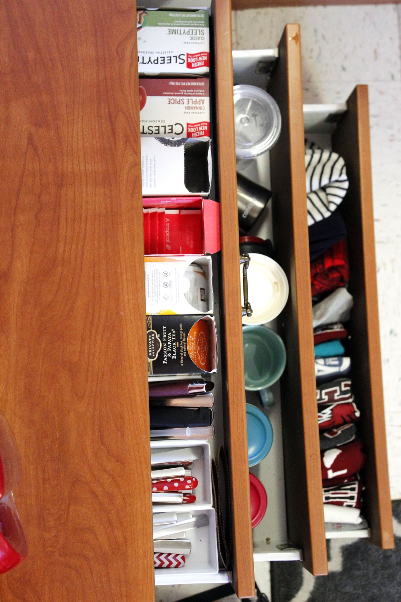 dorm-room-tour--dresser-drawers