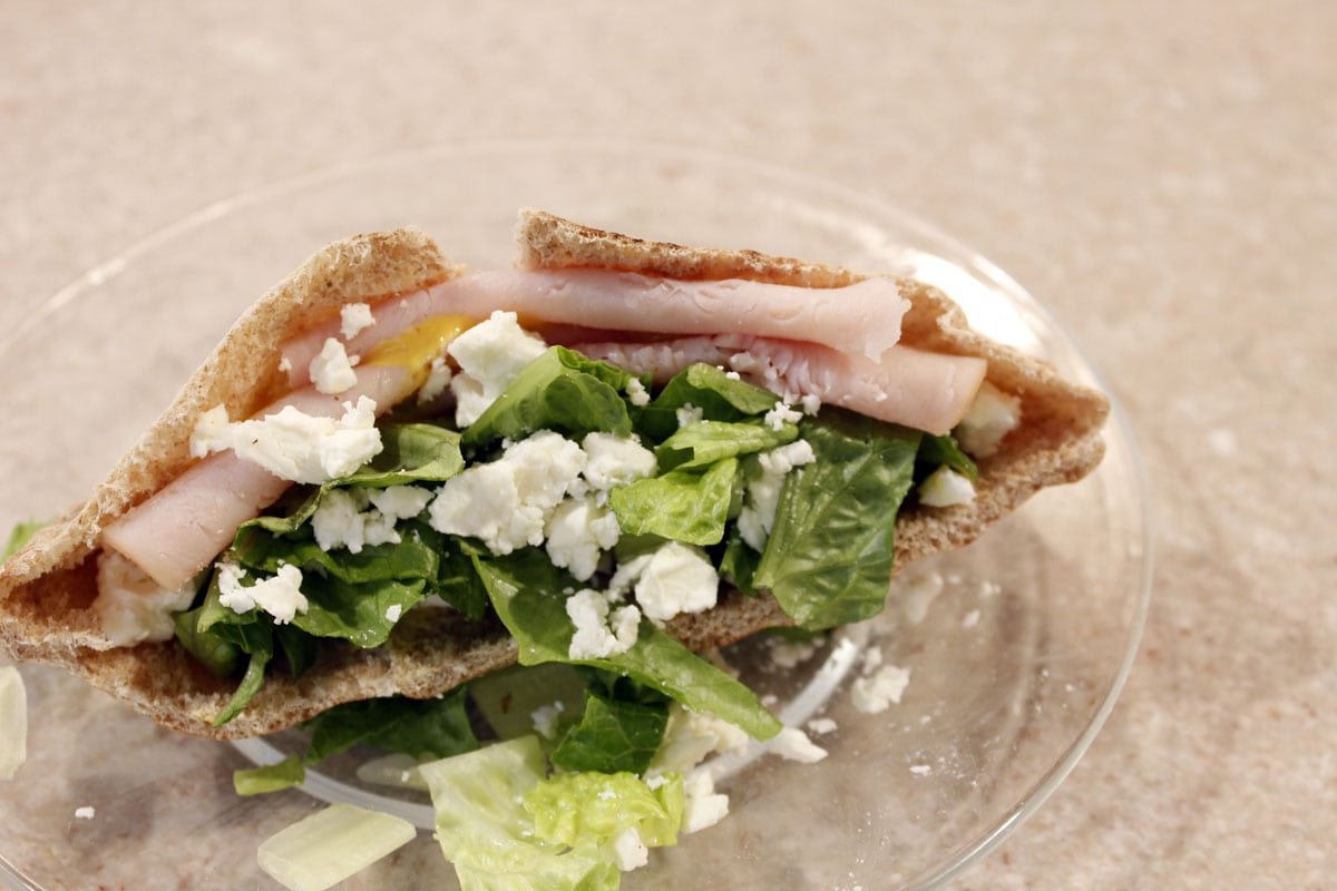 Looking for an easy, healthy lunch idea? Check out this turkey & feta pita!