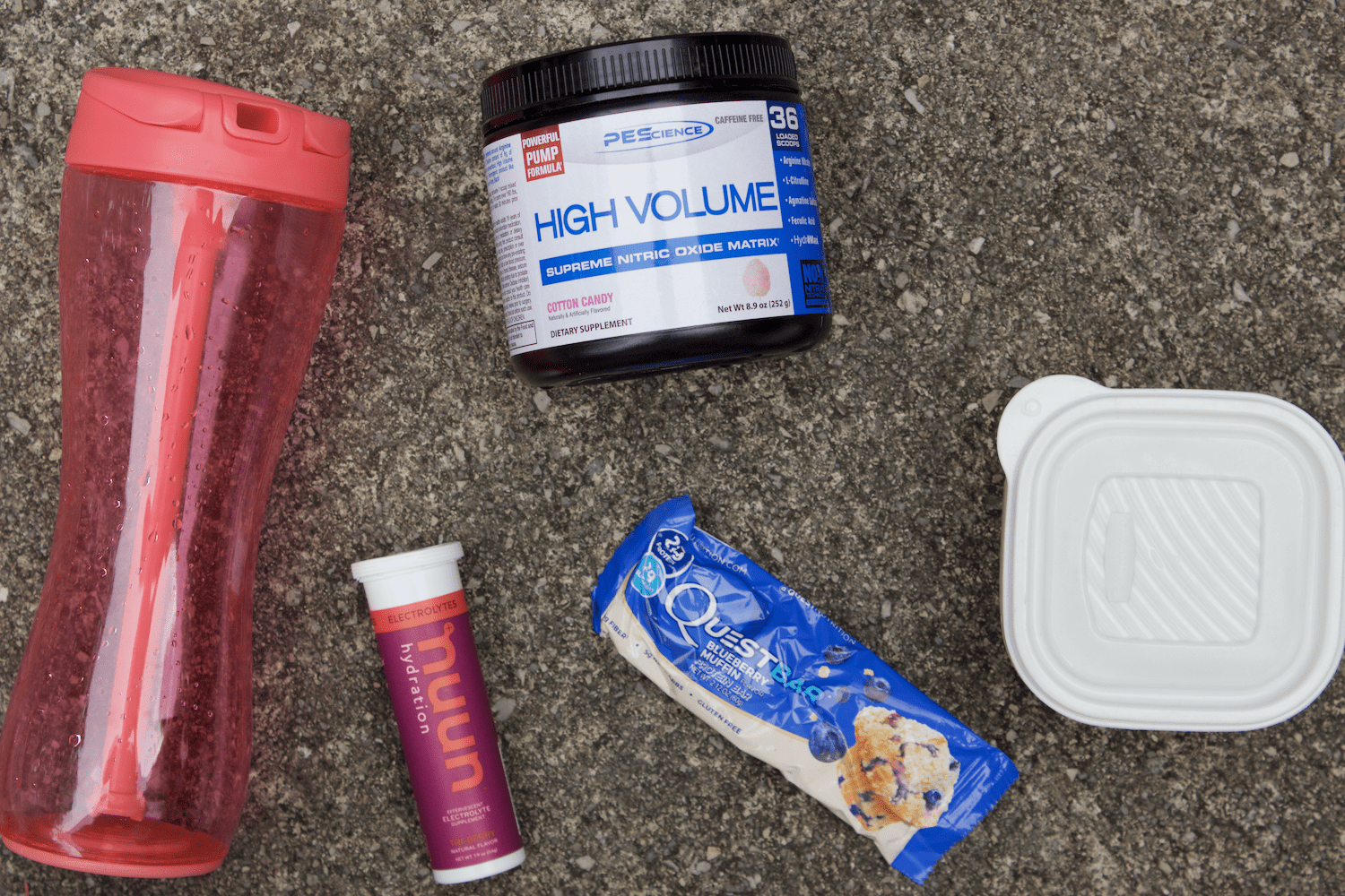 Get the most out of your workout by having everything you need in your gym bag. Here's what I keep in my gym bag to have the best workouts!